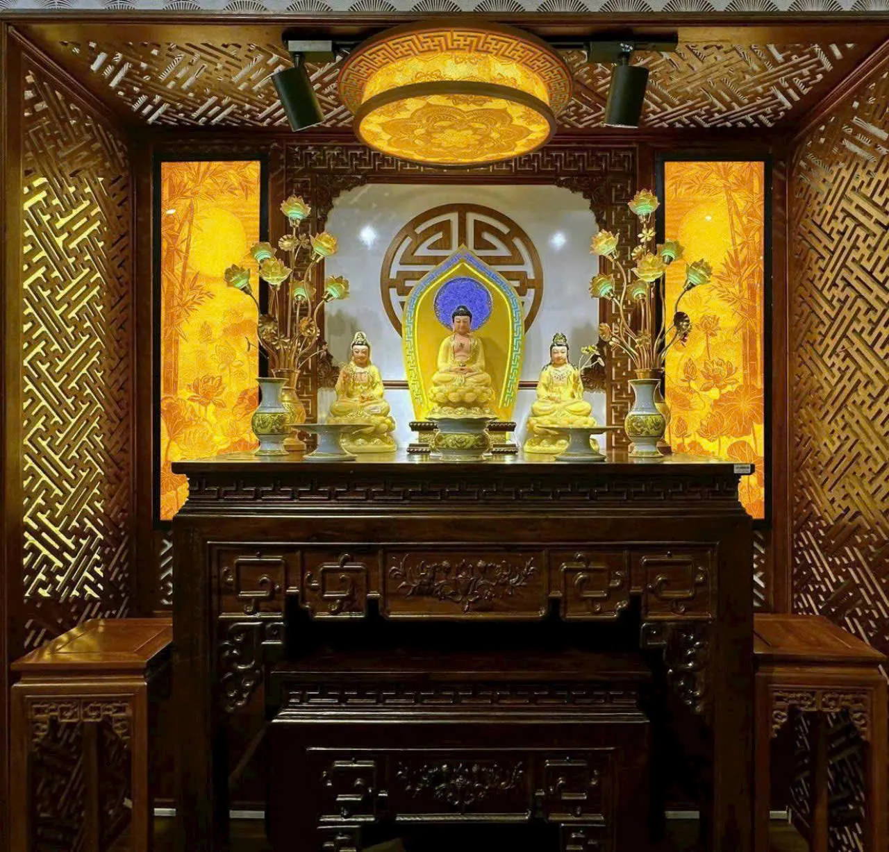 Tranh thờ Trúc Chỉ